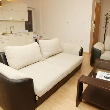 Nina Luxury * Σκόπια
